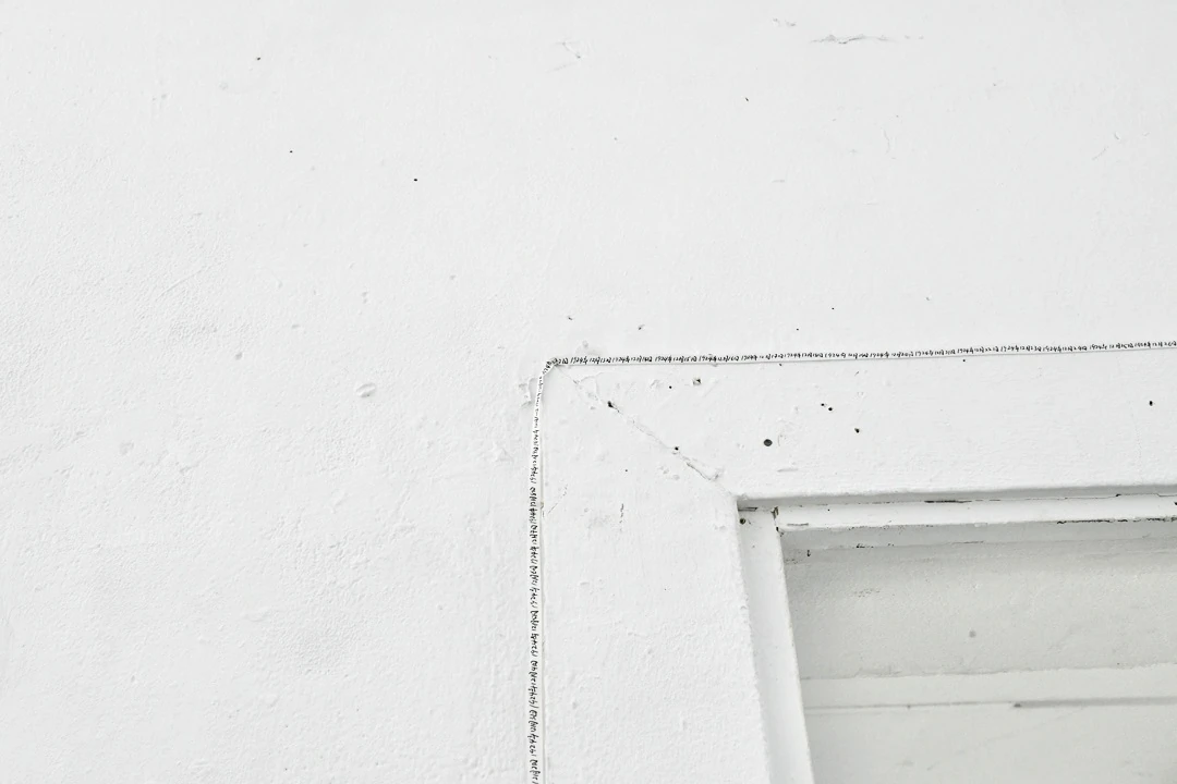 The Dates corner line detail